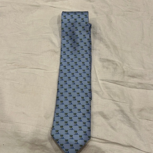 Izod 100% Silk Palm Tree Tie - Picture 1 of 3